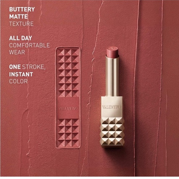 Valentino Spike Matte Lipstick in Couture in the Streets 134R - Picture 5 of 7